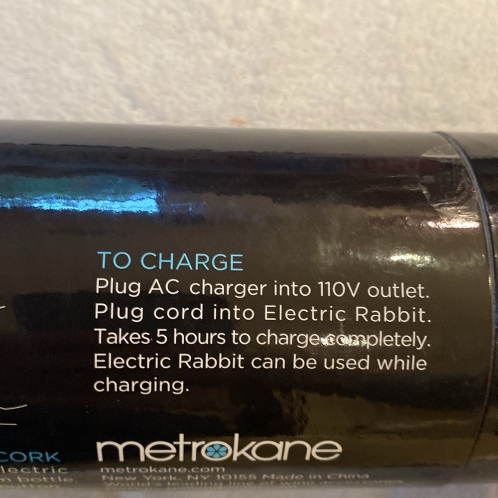 Rabbit Electric Rabbit rechargeable corkscrew NIB - Picture 9 of 15